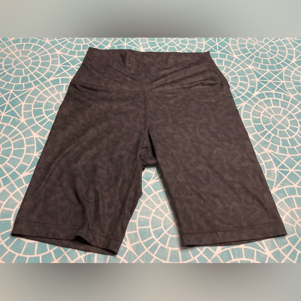 90 Degrees by Reflex variegated black animal print athletic shorts.